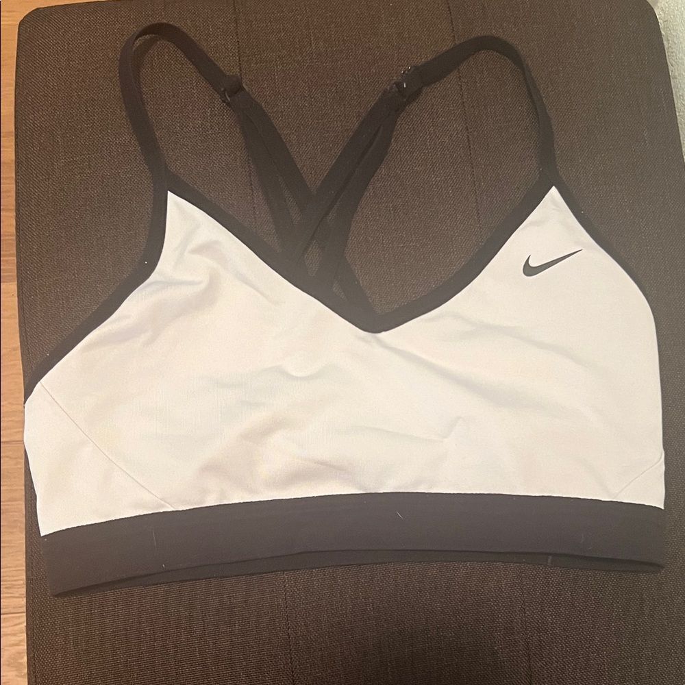 #1301**Nike Women's Black and White Cross-Back Sports Bra - Picture 1 of 5